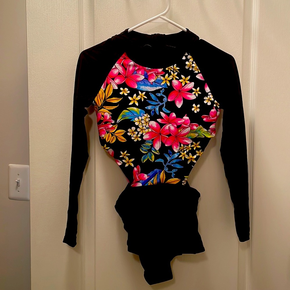 New one piece swimsuit, size large, brand is Topmelon